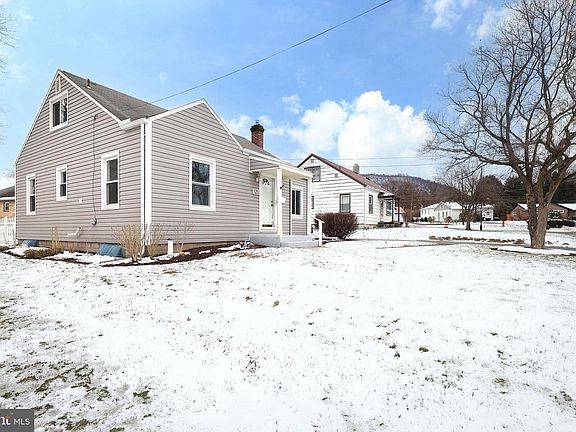 4th image of 121 Harvey St