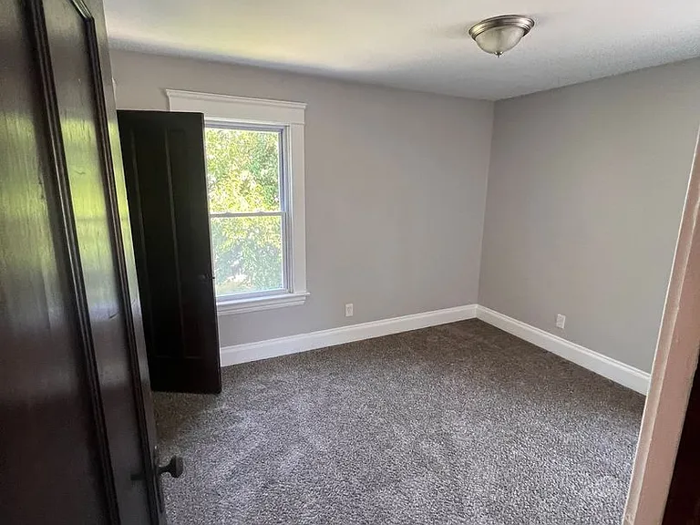 15403 School Ave — Photo 5