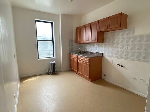 3rd image of 1129 43rd St APT D5