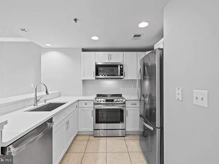777 7th St NW #1021 — Photo 5