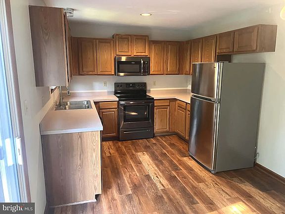 5th image of 30 Duck Harbour Dr