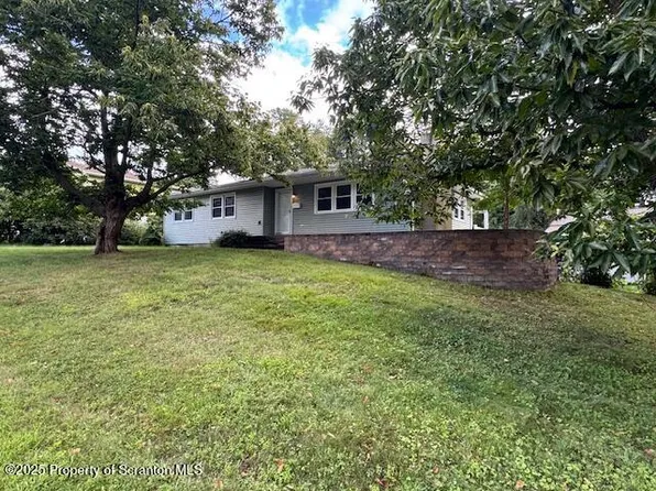 100 Carteret Dr #L-7, Clarks Summit, PA 18411