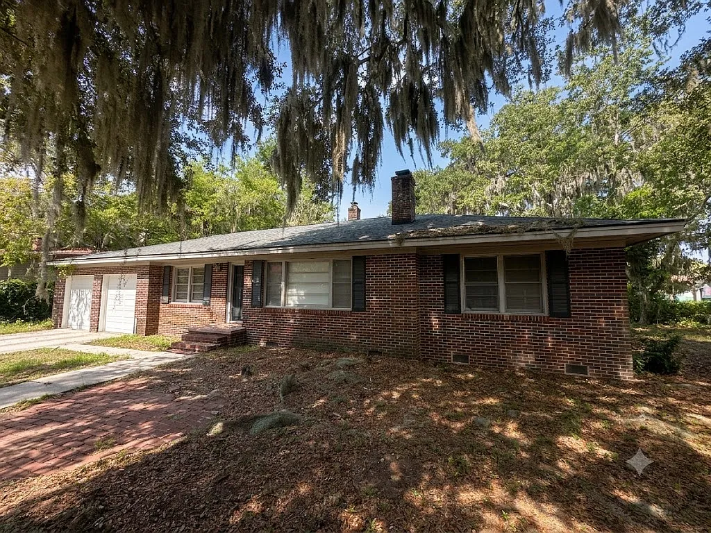 3 bed, 1600 sqft, $2,200 — Photo 3