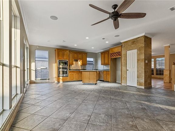 3rd image of 3953 Wisteria Ln