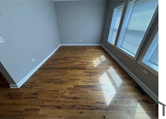 110 N Menard Ave — Photo 8