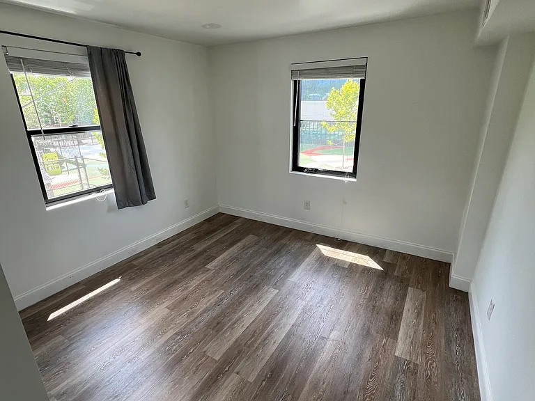 239 12th Pl NE #3 — Photo 29