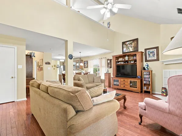 8621 Wood Falls, San Antonio, TX 78251
