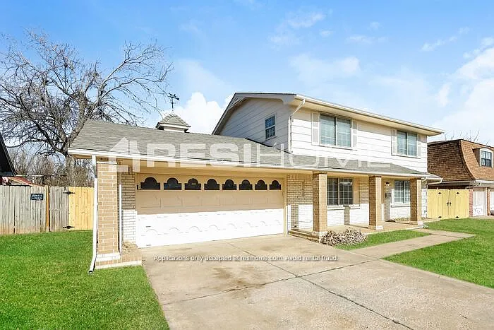 2229 Flair Dr — Photo 2