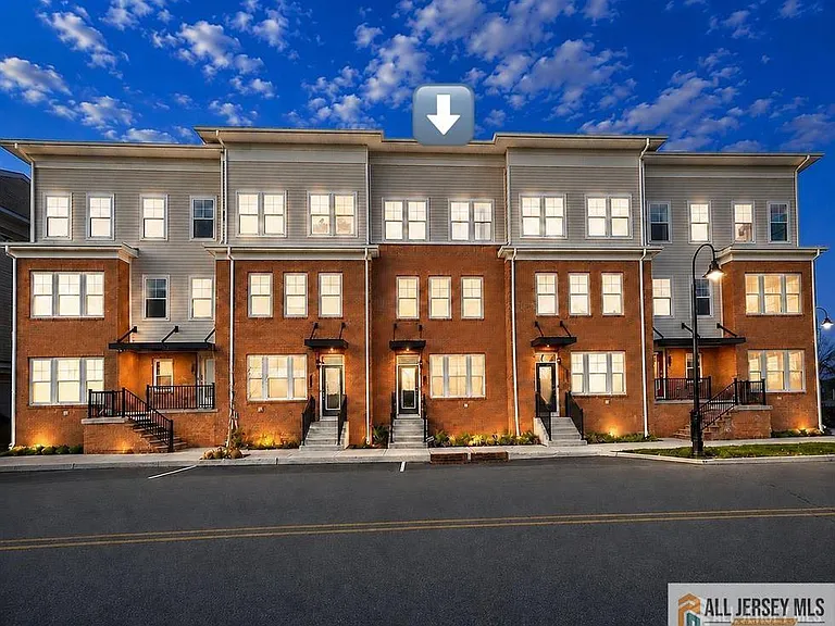 338 South Dr — Photo 1