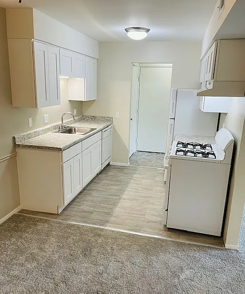 Cambridge Woods Apartments — Photo 3