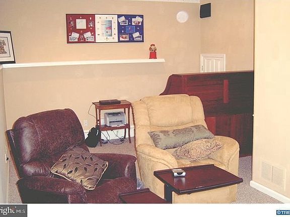 4th image of 704 W Oakmeade Dr