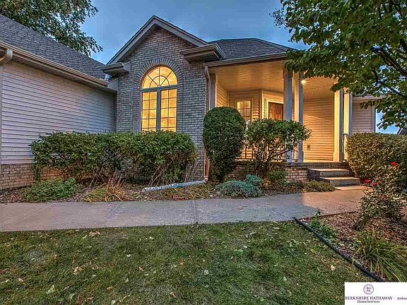 3rd image of 9748 S 175th Cir