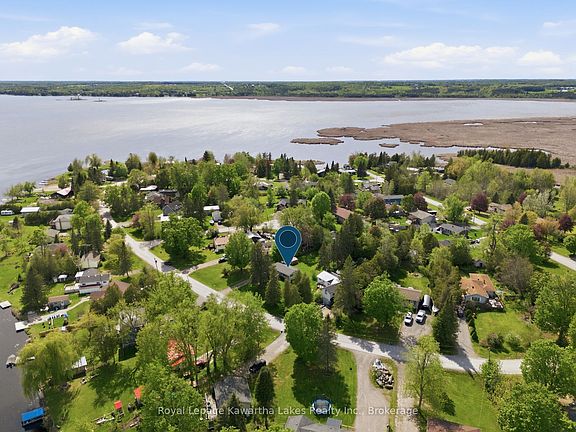 2nd image of 16 Marilyn Cres
