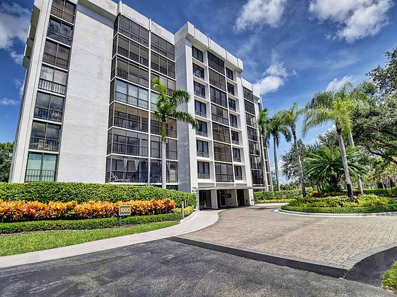 2nd image of 7847 Lakeside Boulevard #1063