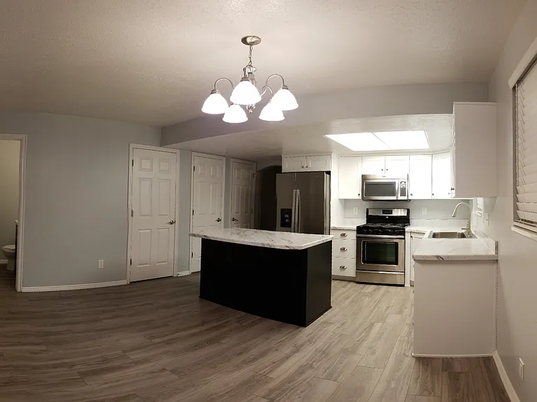 158 Coventry Pl — Photo 2