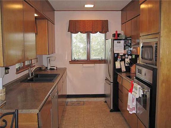 2nd image of 1524 E Cahill Dr