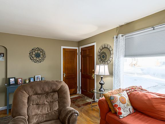 4th image of 1202 Dakota St