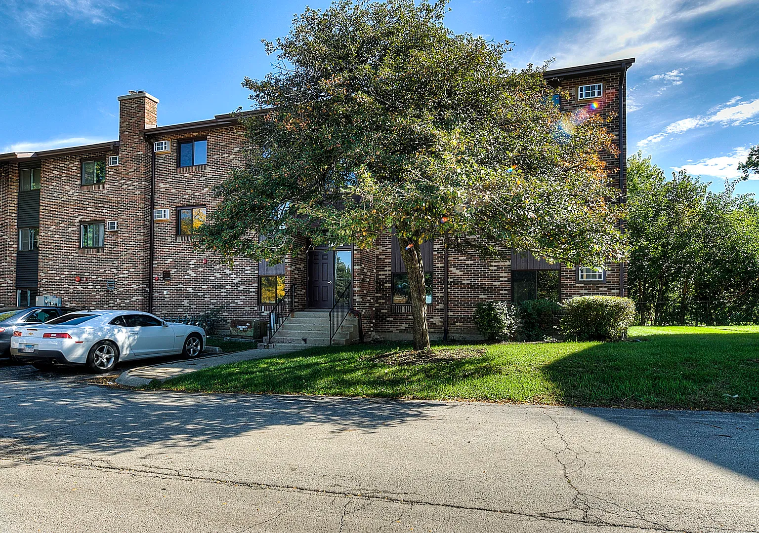 2 bed, 875 sqft, $1,775 — Photo 2