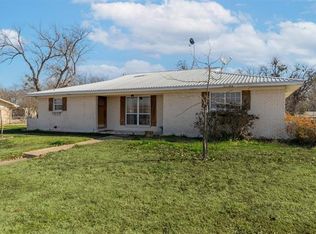 300 N 6th St, Celeste, TX 75423