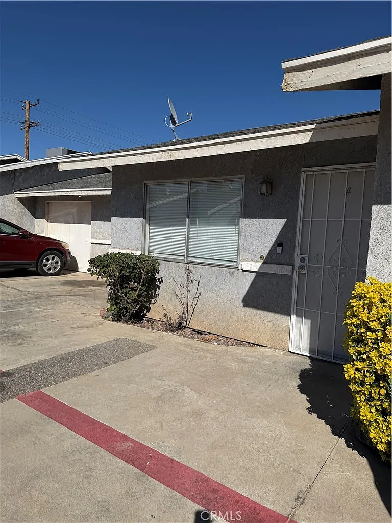 2 bed, 900 sqft, $1,600 — Photo 1