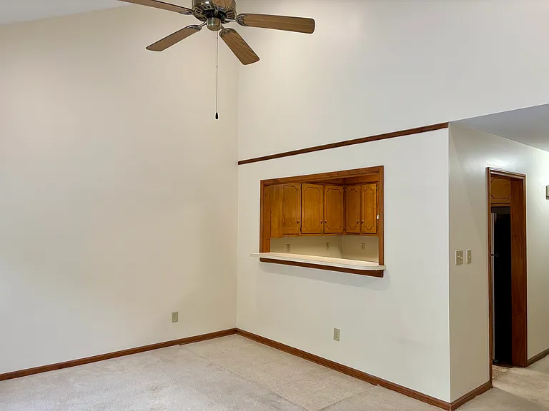153 Hillcrest Dr — Photo 2