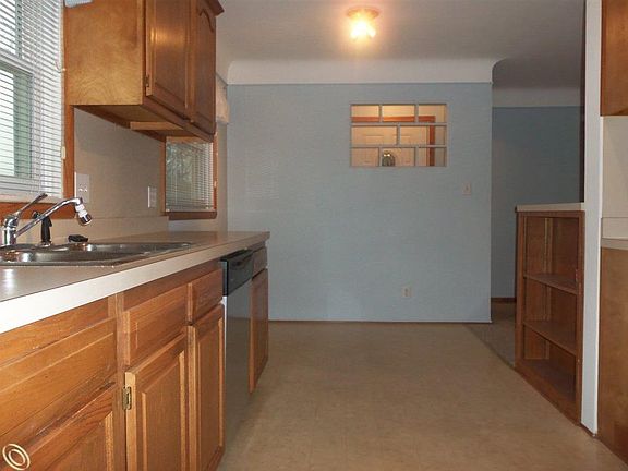 4th image of 1016 Hazel St