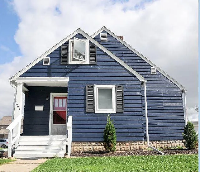 1005 Douglas St