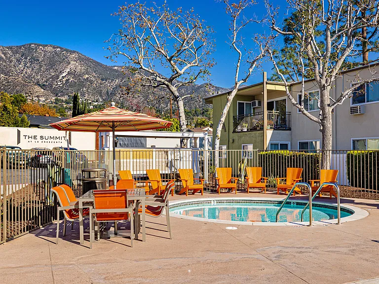 Summit La Crescenta — Photo 19