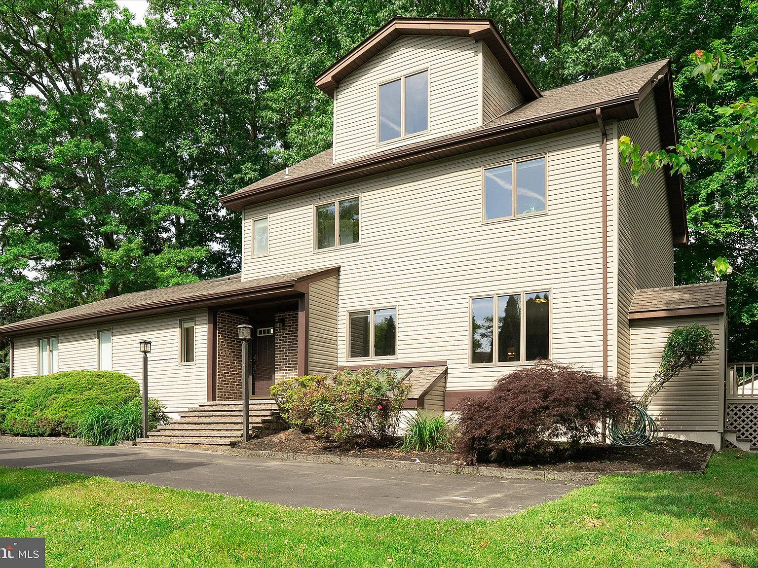 4 bed, 3.5 bath, 3392 sqft, $4,900 — Photo 3