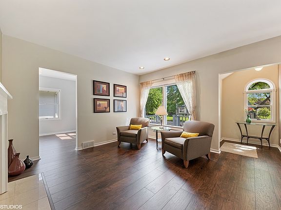 2nd image of 922 S Dunton Ave
