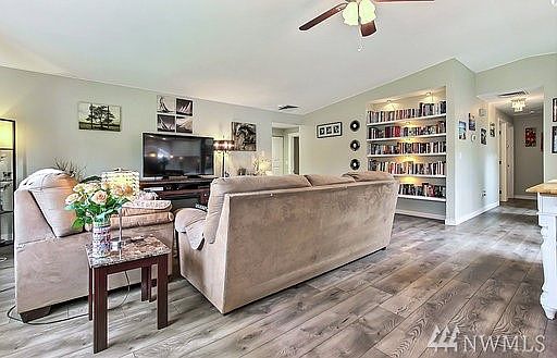 4th image of 1248 Bridle Dr SE