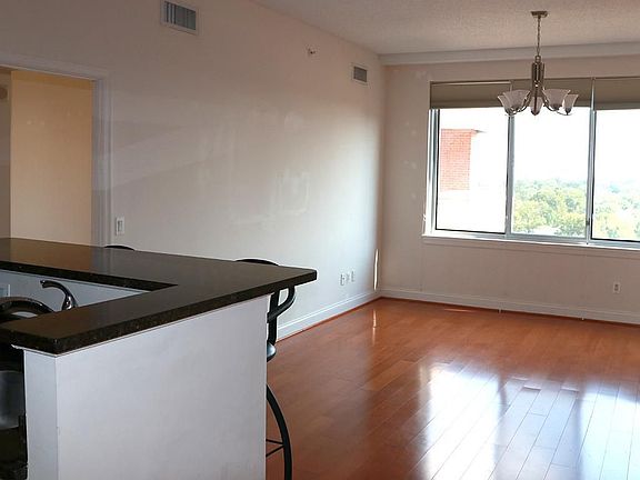 3rd image of 1020 N Highland St Unit 1110