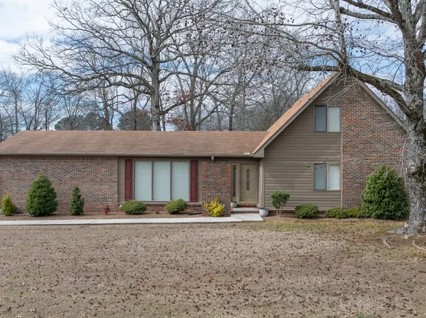 1002 N Beech Dr, Fayetteville, TN 37334