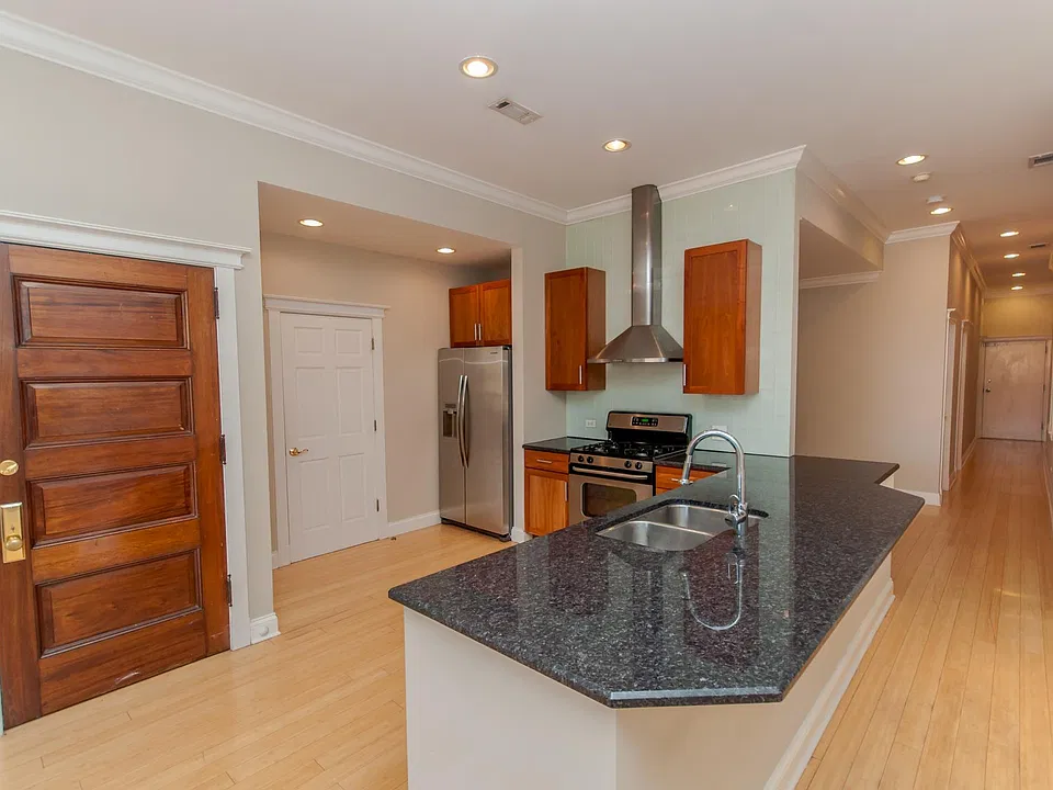 2131 N Sheffield Ave #2