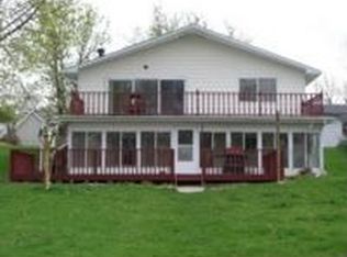 58 W Olcott Lk, Jackson, MI 49201