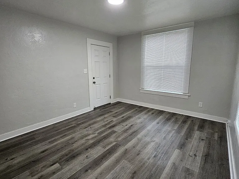 301 E Myrtle St #1 — Photo 4