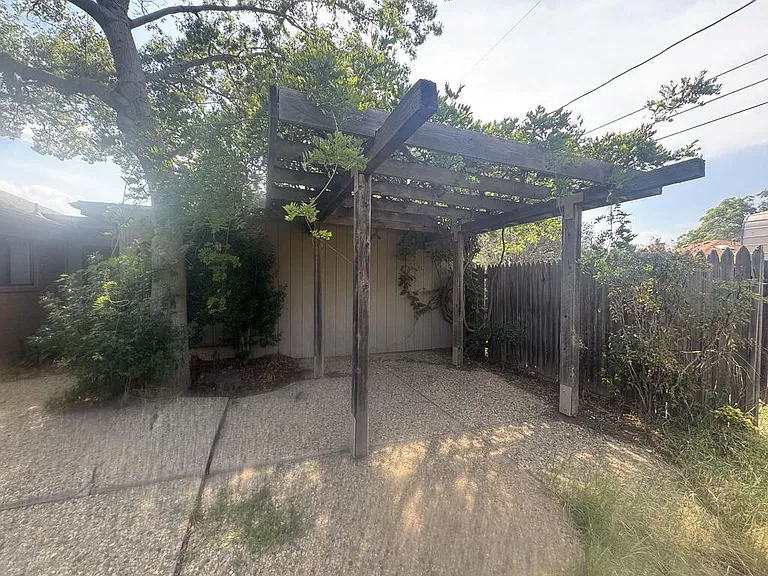 2604 Caldera Dr — Photo 17