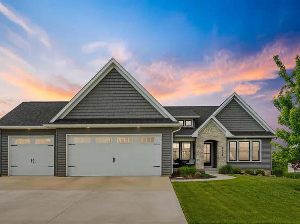 4478 Lakeside Dr, Bettendorf, IA 52722