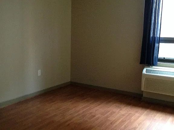 4th image of 111 N 9th St #31X
