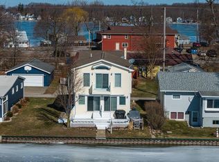 9920 W Ferndale Dr, Manitou Beach, MI 49253