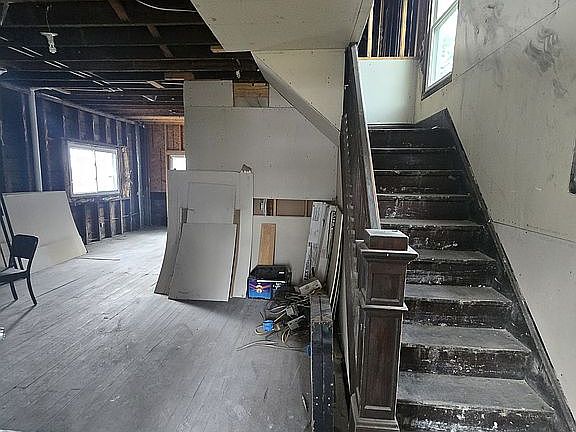 4th image of 624 Dickson Ave