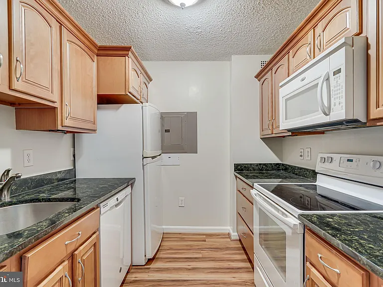 200 N Pickett St #214 — Photo 6
