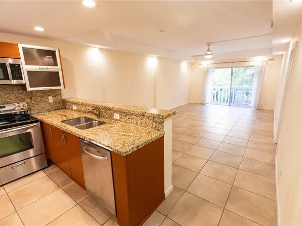 100 Edgewater Dr APT 336, Coral Gables, FL 33133