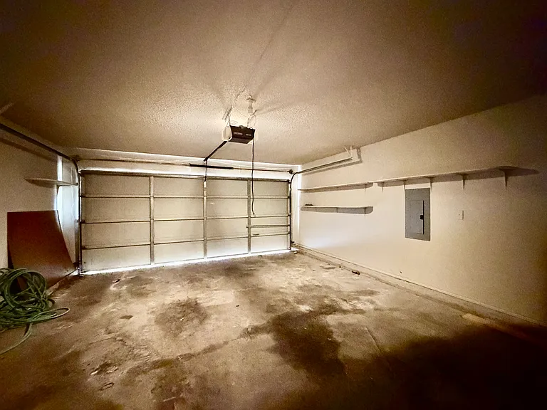 1302 Old Knoll Dr — Photo 17
