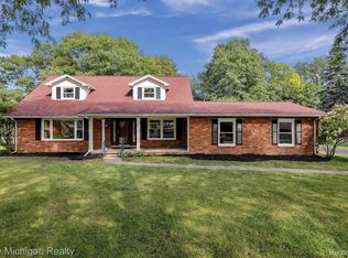 1132 Riverside Dr, Owosso, MI 48867