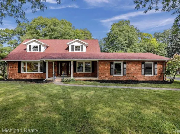1132 Riverside Dr, Owosso, MI 48867