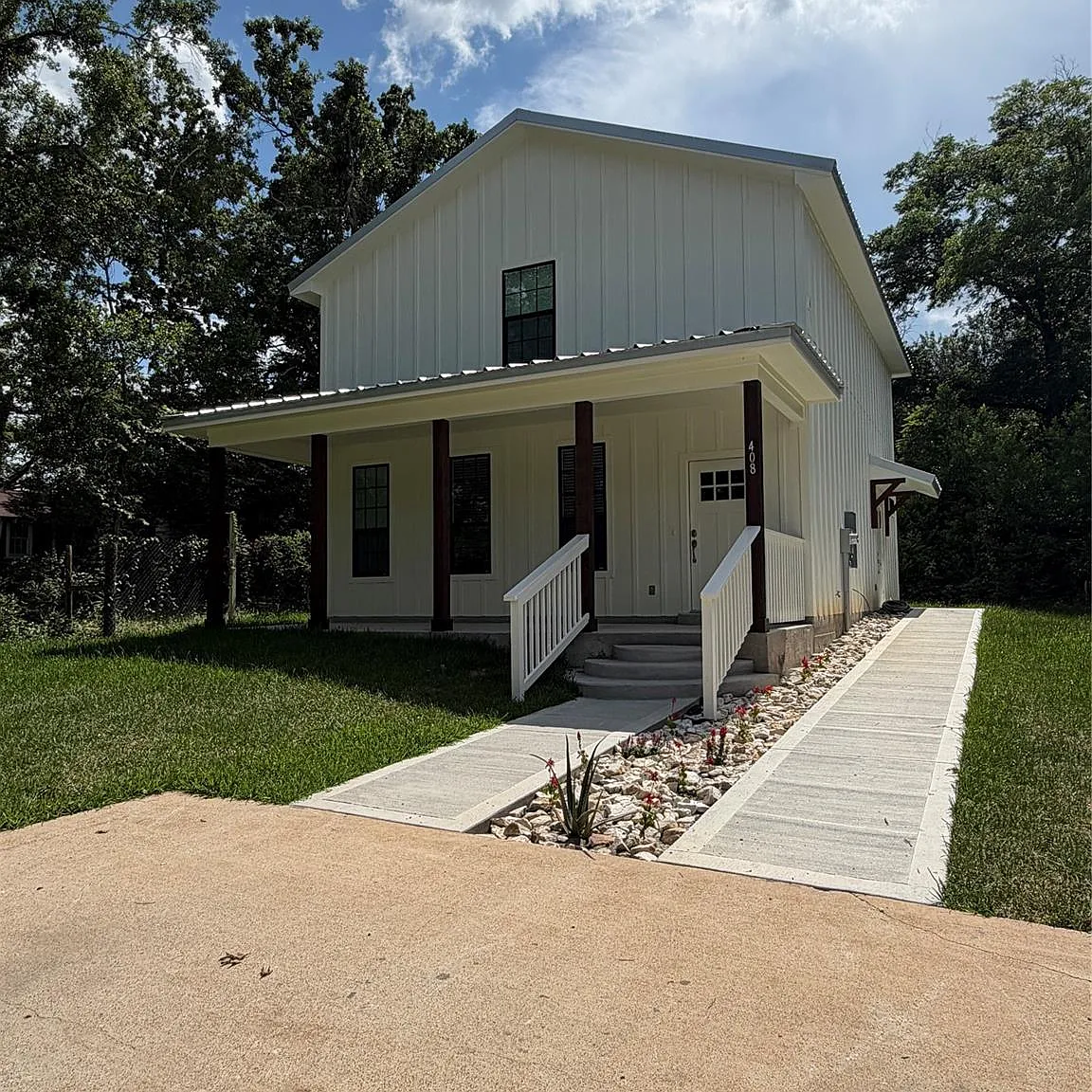 3 bed, 2.0 bath, 1434 sqft, $2,200 — Photo 2