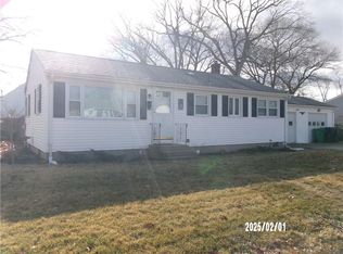 6 Delaine St, Warwick, RI 02886