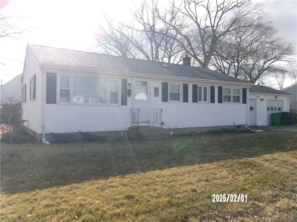 6 Delaine St, Warwick, RI 02886