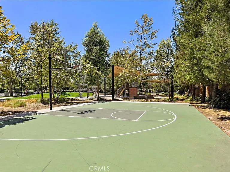 72 Henson — Photo 22